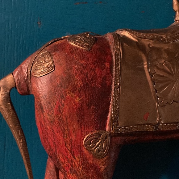 Wood/brass Horse statue from India. Exquisite detailed brass embellishments. - Picture 8 of 13